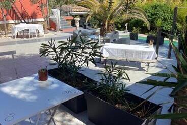تختخواب و صبحانه Atelierchic