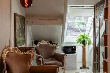 تختخواب و صبحانه La Chambre Rose