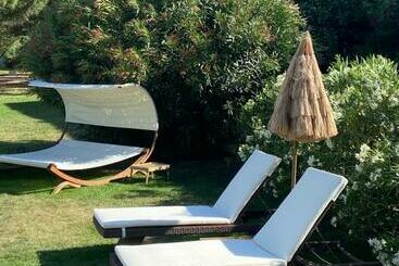 تختخواب و صبحانه Le Patio, Chambres D Hôtes Pour Adultes En Camargue, Possibilité De Naturisme à La Piscine