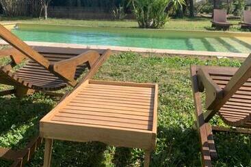 تختخواب و صبحانه Le Patio, Chambres D Hôtes Pour Adultes En Camargue, Possibilité De Naturisme à La Piscine