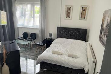 בית מלון כפרי Zams Rooms