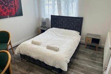 בית מלון כפרי Zams Rooms