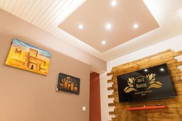 تختخواب و صبحانه Aux 3 Nuances Suites Privatives & Spa
