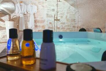 تختخواب و صبحانه La Dolce Vita Spa Privatif