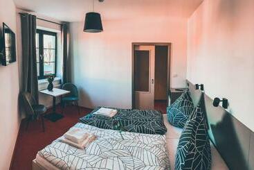 تختخواب و صبحانه Pension Berlin