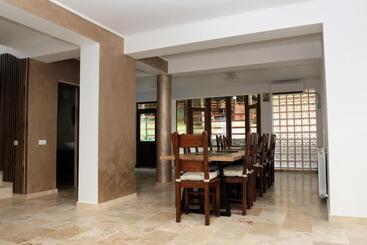 پانسیون Casa Nikolia