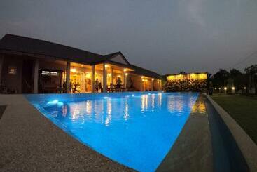 پانسیون Coconut Garden Retreat