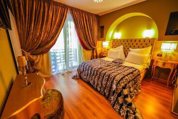 پانسیون Moft Villa