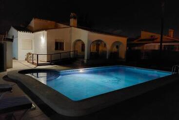 Zenia Hostel