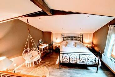 تختخواب و صبحانه La Maison Cachée Du Pavillon Bellevue