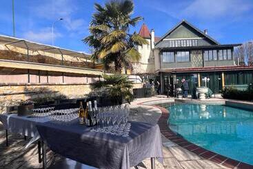 تختخواب و صبحانه La Maison Cachée Du Pavillon Bellevue