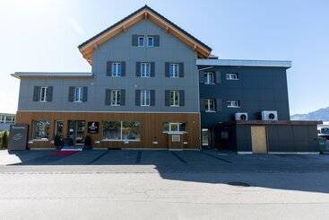 هتل Guesthouse Meitschi Thun   Contactless Self Check In