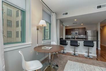 Park Pacific   Spacious Dt Apts With Free Parking By Zencity