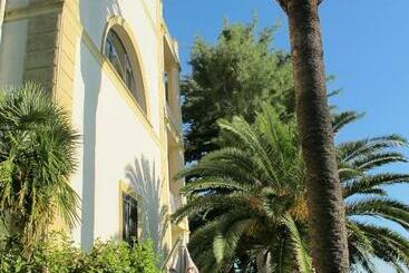 پانسیون Villa Forti