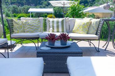 تختخواب و صبحانه Cantine Cipri Resort