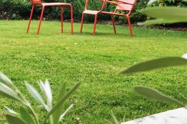 تختخواب و صبحانه Chez Hortense