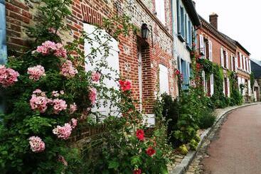 تختخواب و صبحانه Chez Hortense