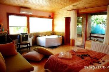 هتل Treetops Park