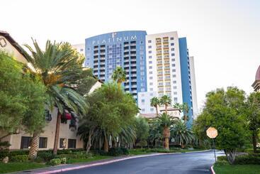 2100 Sqft Penthouse Suite W/ Strip Views! Pool Gym