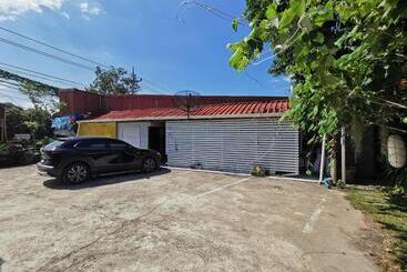 هتل Lek Homestay