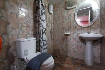 هتل Lek Homestay