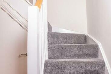 پانسیون 1 Bed House At Velvet Serviced Accommodation Swansea With Free Parking & Wifi   Sa1