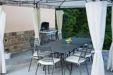 پانسیون Guest House Mikaela
