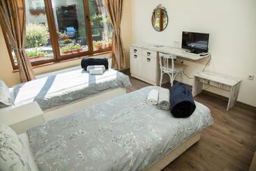 پانسیون Guest House Mikaela