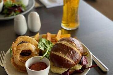 هتل The Inn At Charlestown