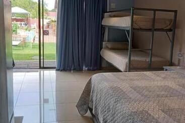 پانسیون Sonhos Dreams Self Catering Garden Cottages