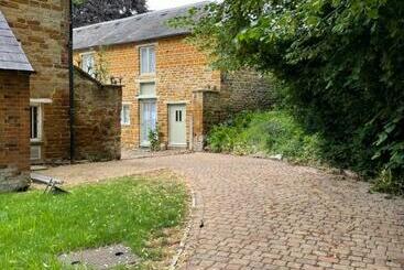 민박 The Old Vicarage
