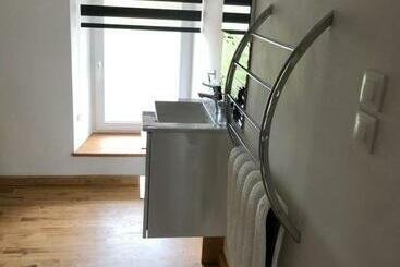 تختخواب و صبحانه The Walnut Tree Chambre D Hotes