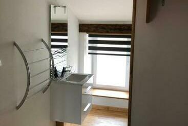 تختخواب و صبحانه The Walnut Tree Chambre D Hotes