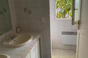 تختخواب و صبحانه Chambre Spacieuse Indépendante Dans Villa Plus Parking Privée