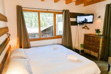 تختخواب و صبحانه La Baraka Hostel