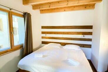تختخواب و صبحانه La Baraka Hostel