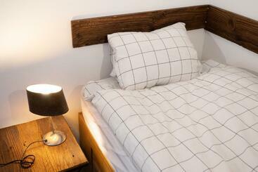 تختخواب و صبحانه La Baraka Hostel