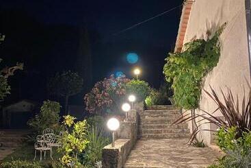 پانسیون Domaine Des Encourdoules