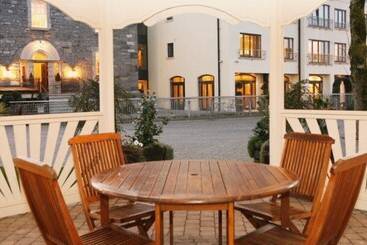 هتل Annebrook House