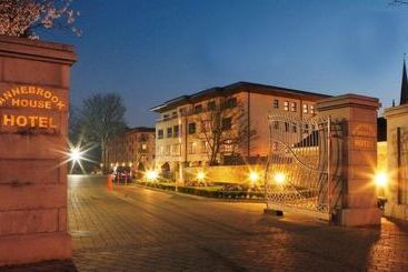هتل Annebrook House