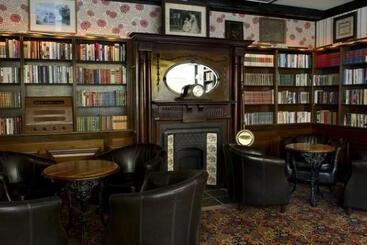 هتل Bishops Arms Koping