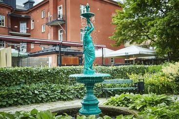 هتل Bishops Arms Koping