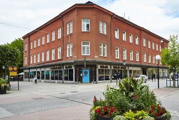 هتل Bishops Arms Koping