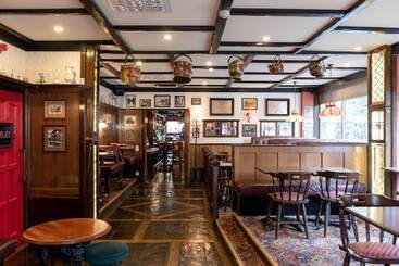 هتل Bishops Arms Koping
