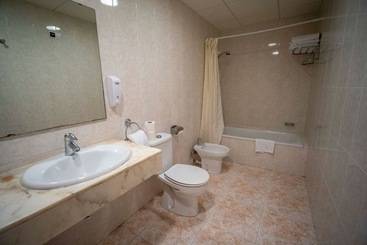 هتل Bungalows Don Juan Tossa