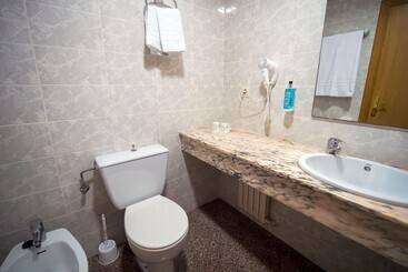 هتل Bungalows Don Juan Tossa