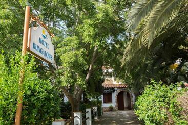هتل Bungalows Don Juan Tossa
