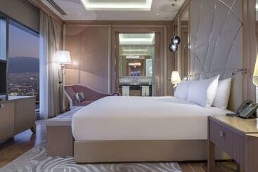 هتل Hilton Bursa Convention Center & Spa