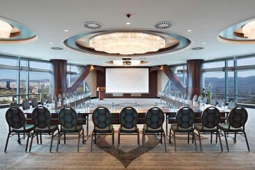 هتل Hilton Bursa Convention Center & Spa