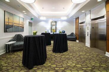 هتل Holiday Inn Express Savannah   Historic District